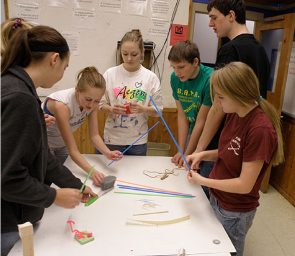 A high school DI team doing an Instant Challenge